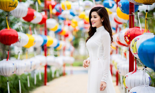 Á hậu Huyền My diện áo dài trắng tinh ...