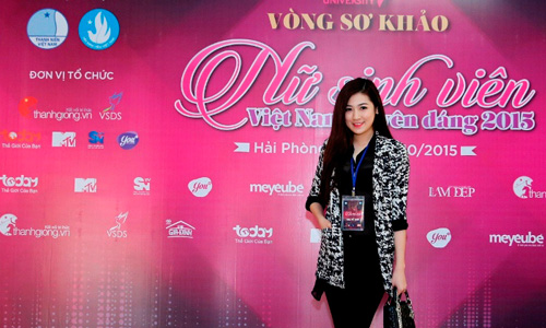 Á hậu Tú Anh rạng rỡ làm giám khảo ...